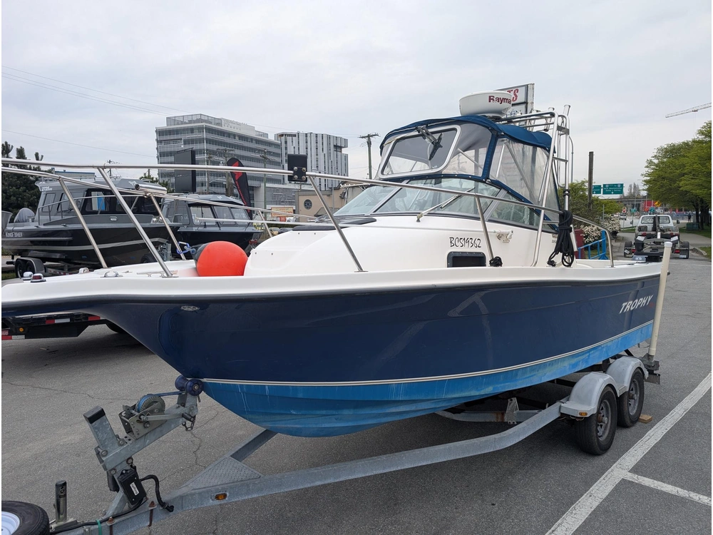2005 Trophy Boats 2052 Walkaround alt
