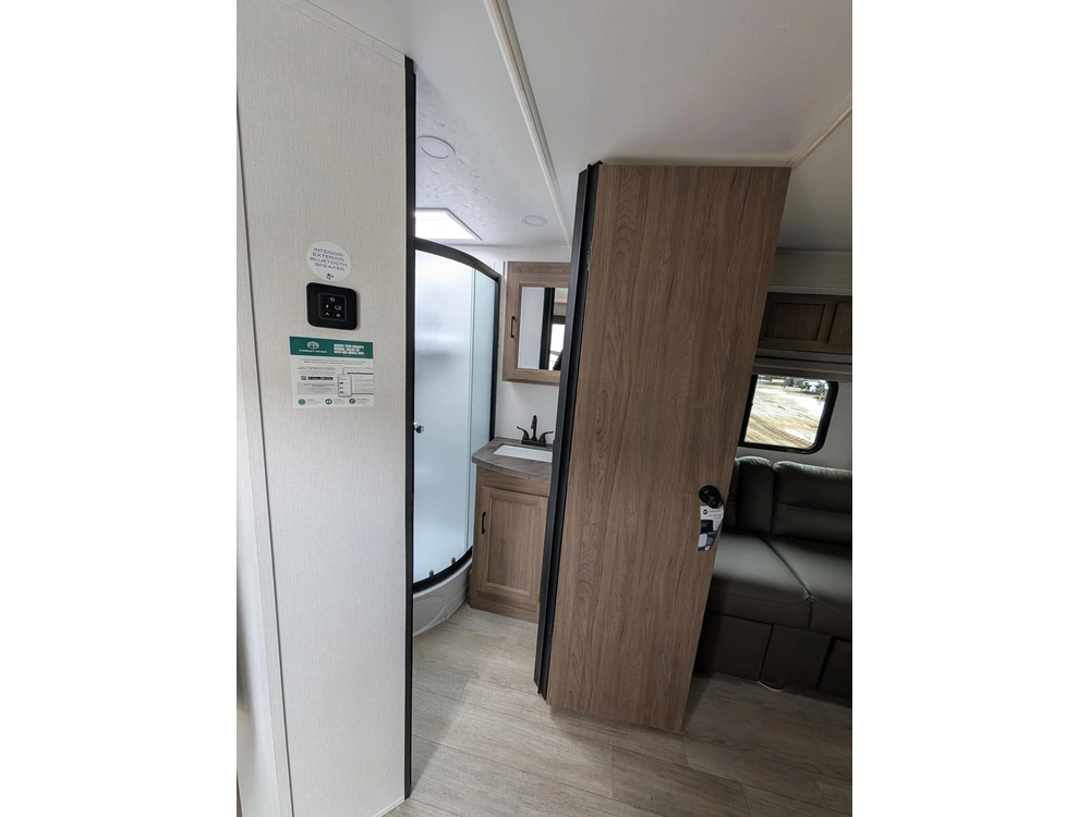 Coachmen Freedom Express 192rbs-320 2026 alt