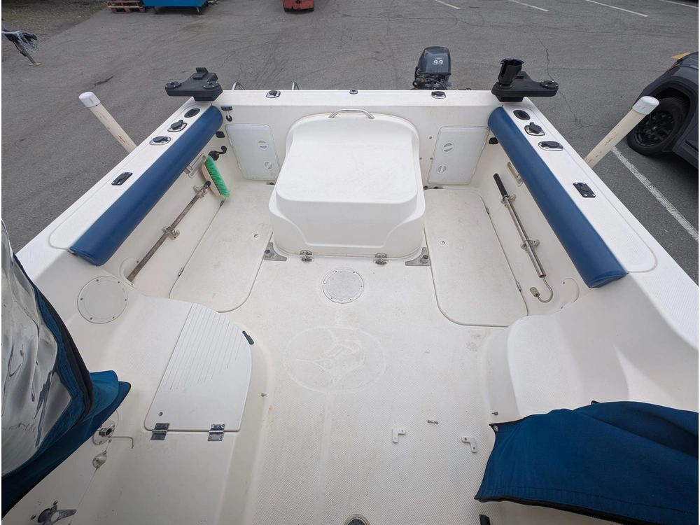 2005 Trophy Boats 2052 Walkaround alt