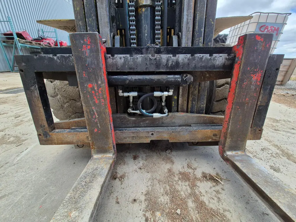 2000 Mitsubishi FG25