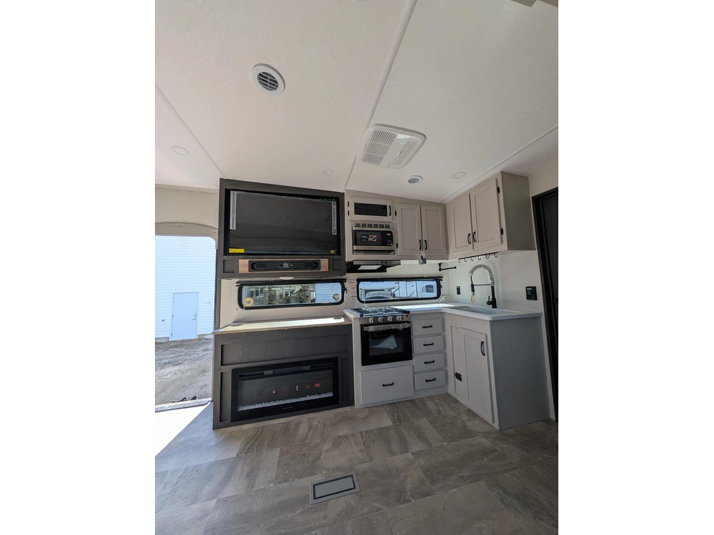 2026 Coachmen Chaparral 274bh alt