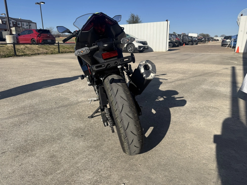 2026 Kawasaki Ninja® 500 Abs alt