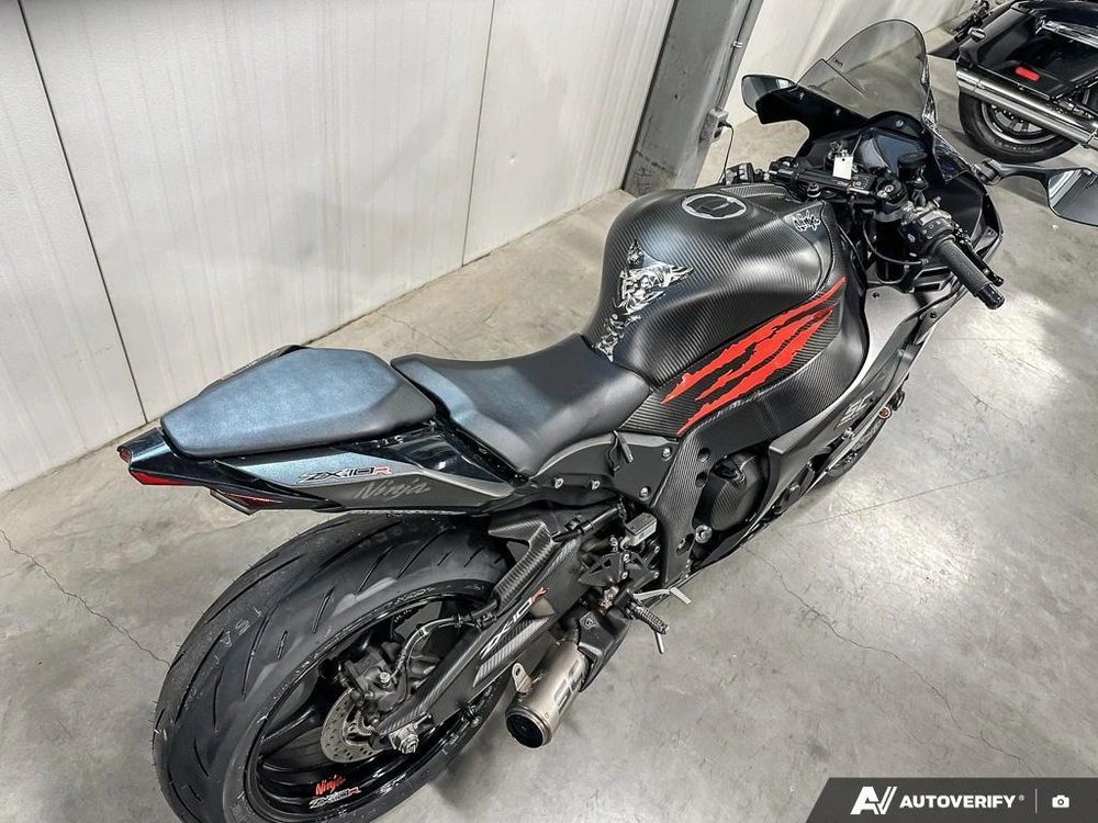 2022 Kawasaki Zx10r alt
