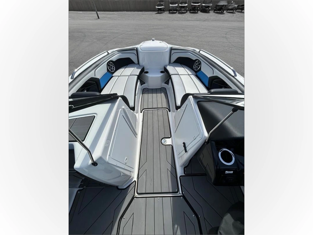 2019 Yamaha 212x alt