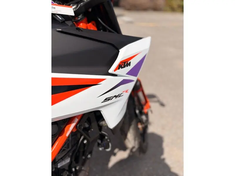 2025 KTM 390 SMC R thumbnail 11