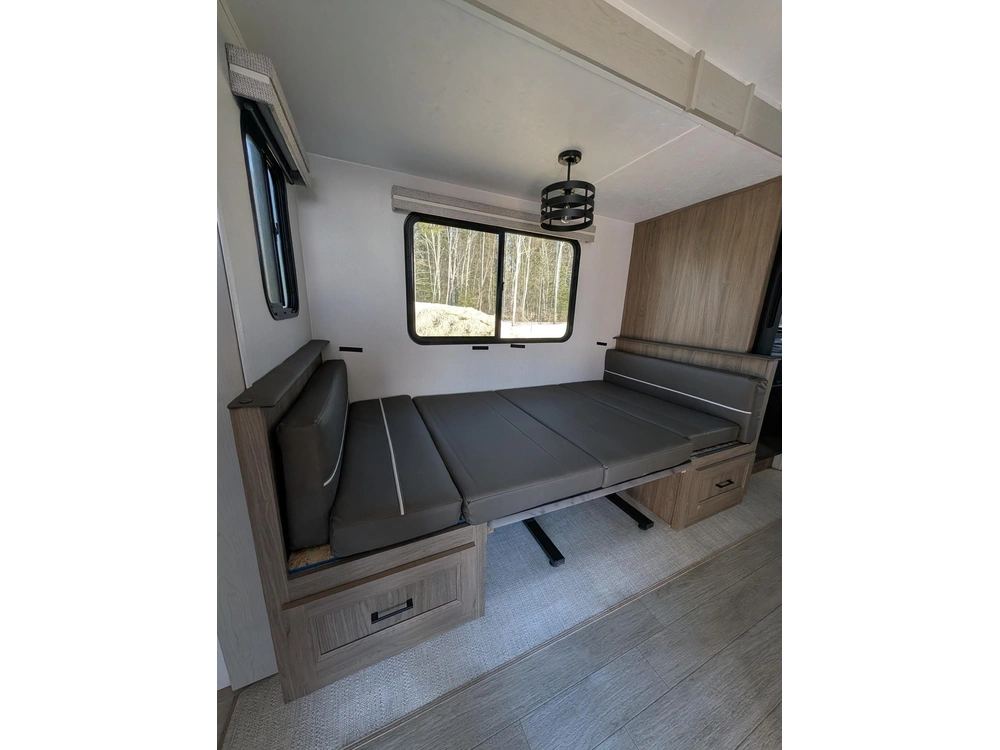 Coachmen Freedom Express Ultra Lite 245rks 2026 alt