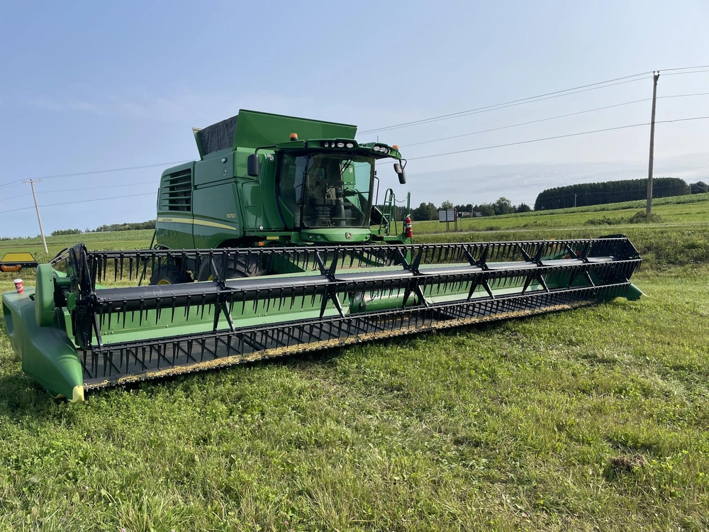 2022 John Deere T670 alt