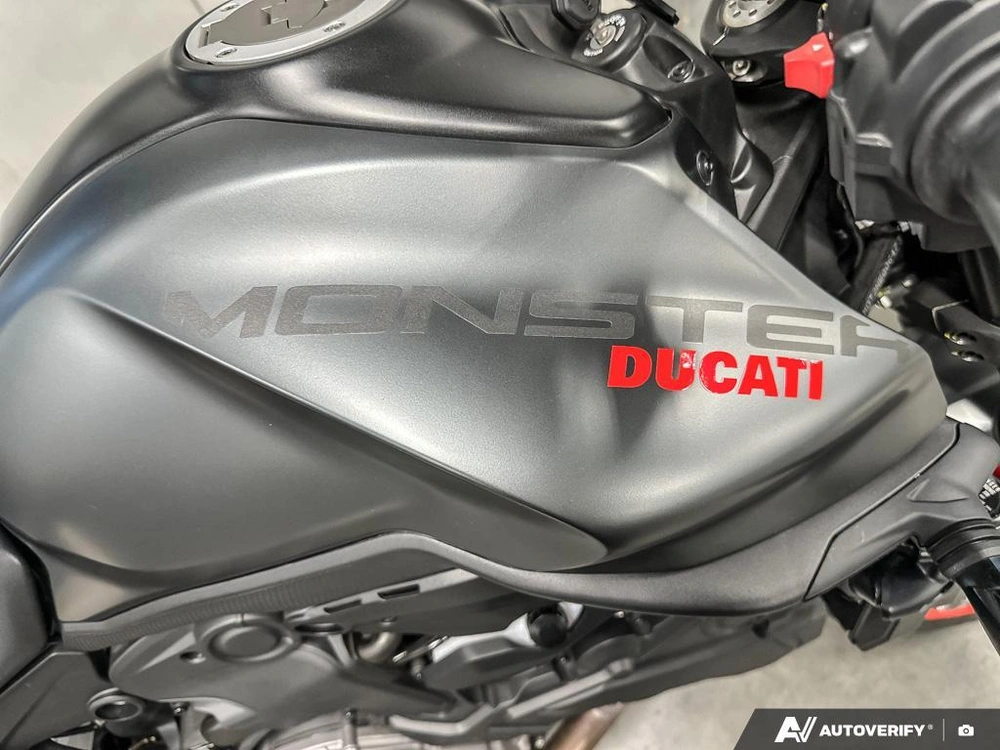 2022 Ducati Monster alt