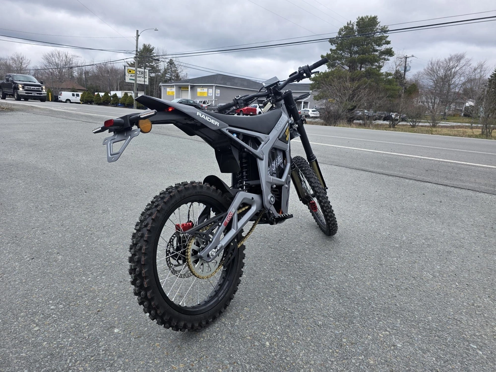 2025 Evoque Raider alt