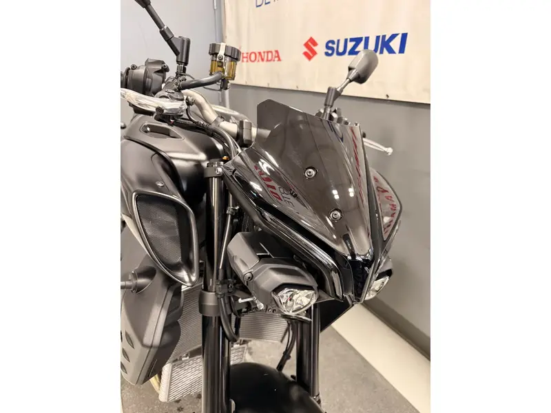 2026 Yamaha MT-10 MT-10 thumbnail 4