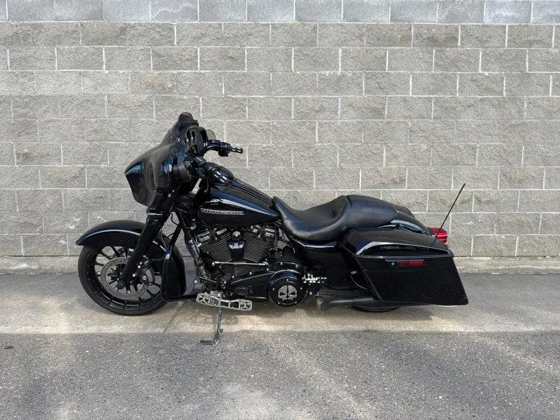 2018 Harley-Davidson FLHXS - Street Glide® Special thumbnail 9