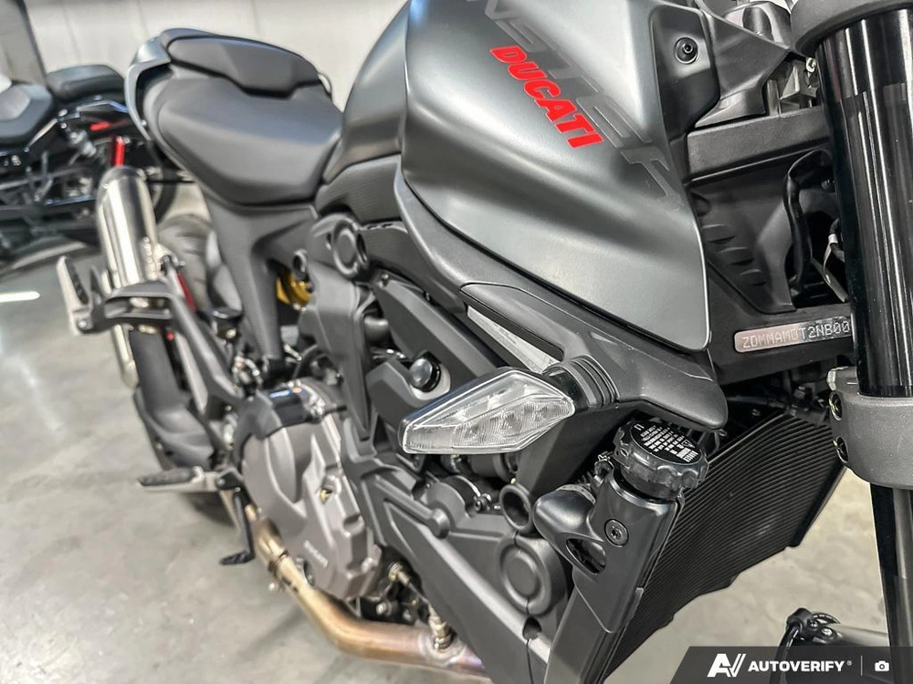 2022 Ducati Monster alt