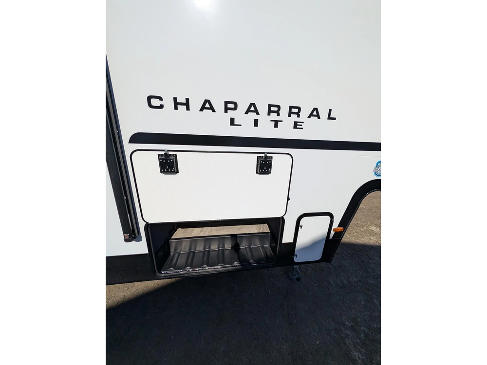 2026 Coachmen Chaparral 274bh alt