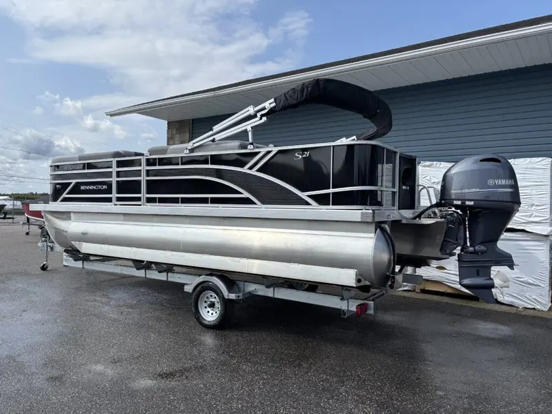 Bennington Marine 21S (Stern Fishing) Pontoon w/ Yamaha F90HP 2025