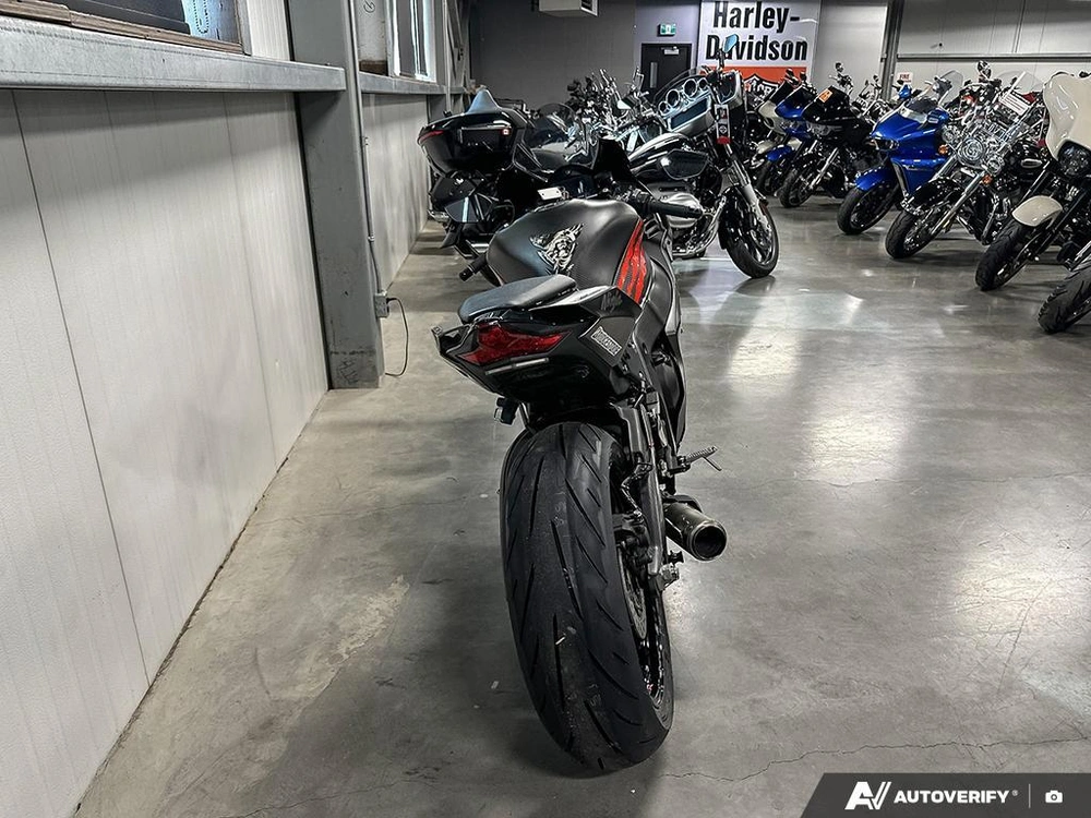 2022 Kawasaki Zx10r alt