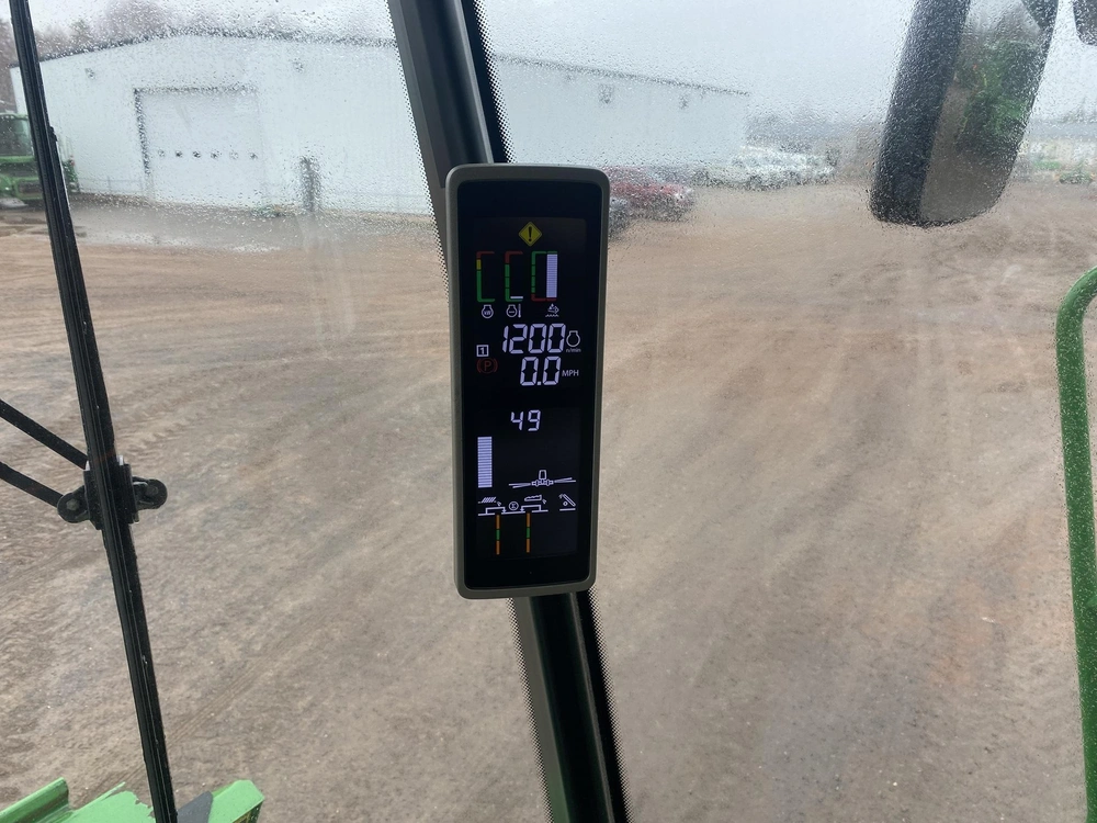 2023 John Deere T670 alt