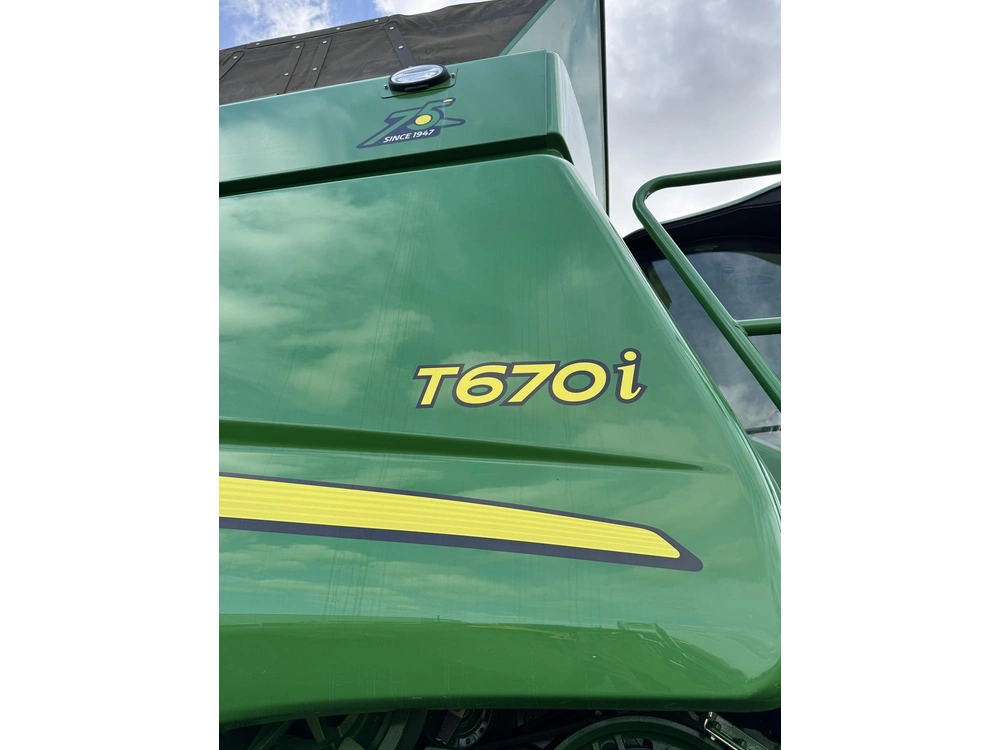 2022 John Deere T670 alt