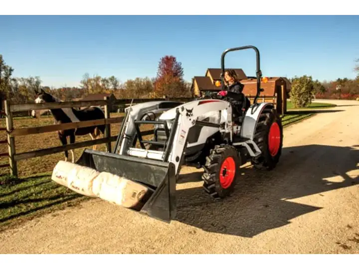 Bobcat Tracteur CT4058 HST Loader et bucket inclus 2025