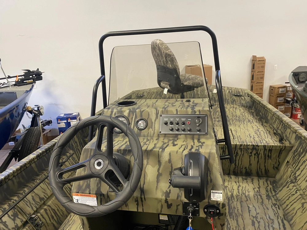 2026 Lund Boat Co 1870 Predator, 105 Jet alt