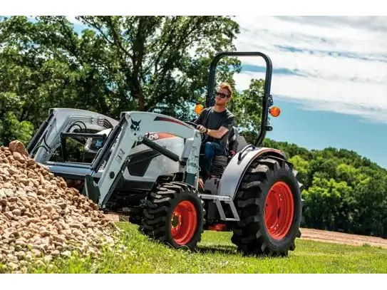 Bobcat Tracteur CT4045 HST 2025 - Loader et bucket inclus