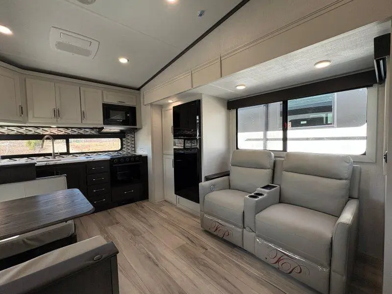 2026 Arcadia 242 SLMD