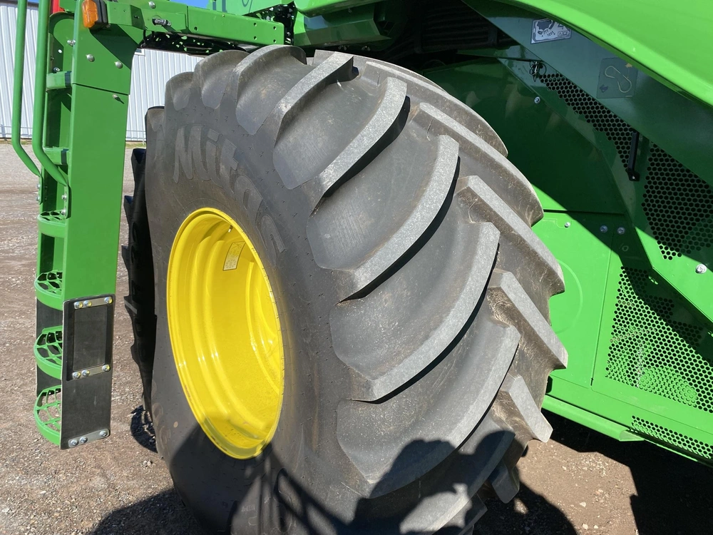2024 John Deere T670 alt
