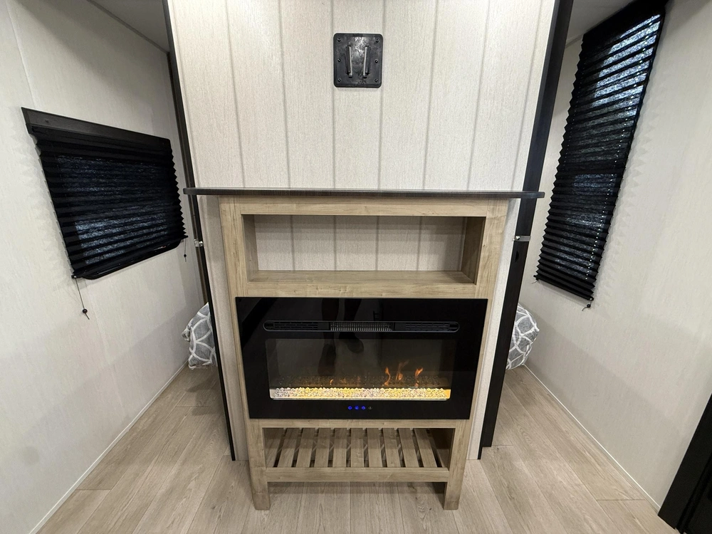 Cherokee 23dbh Grey Wolf 2026 alt