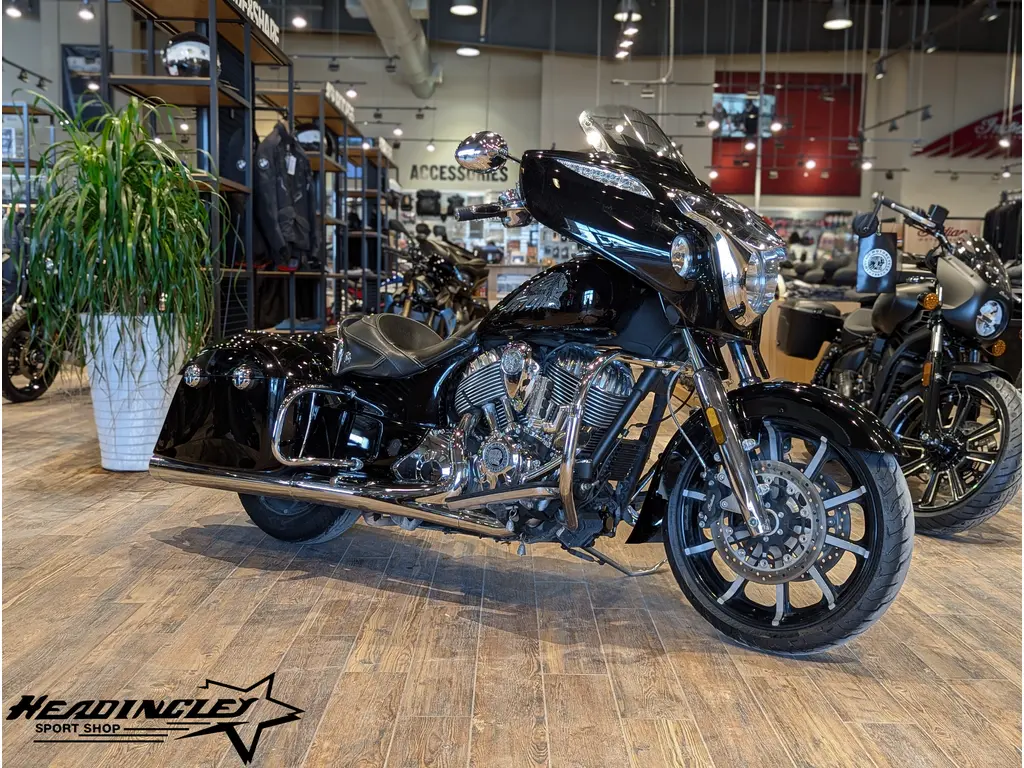 2017 Indian Motorcycle Chieftain Limited // Thunder Black Pearl