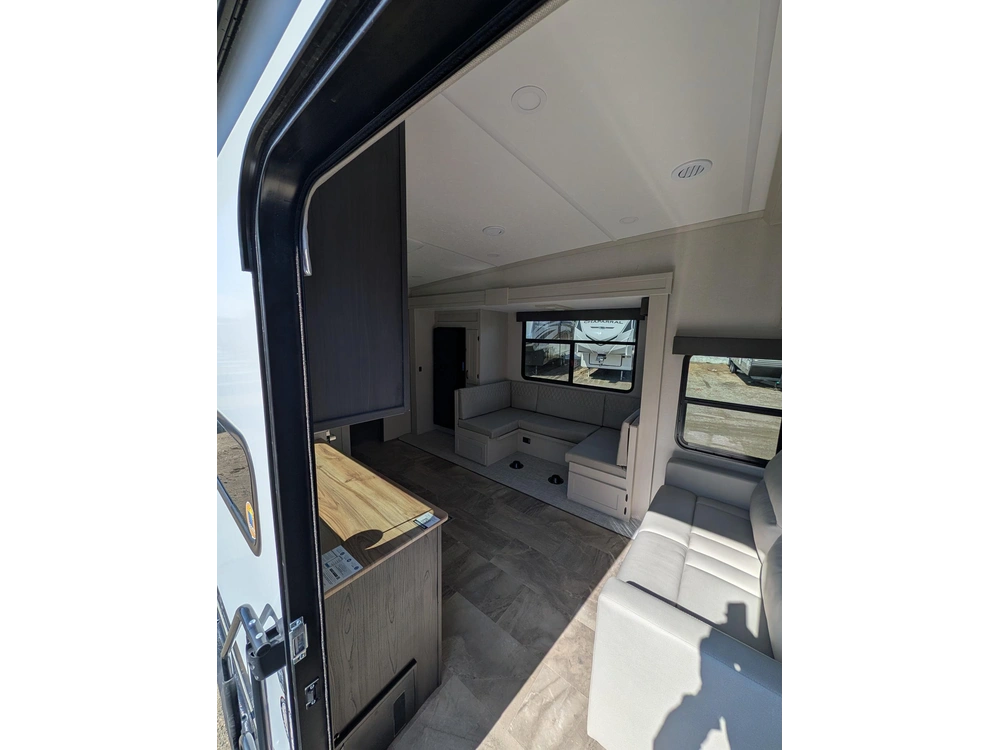 2026 Coachmen Chaparral 274bh alt