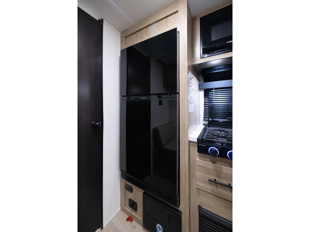 Cherokee 16fqw Wolf Pup 2026 alt