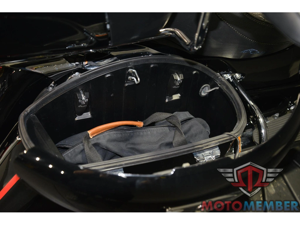 2017 Indian Motorcycle Roadmaster alt