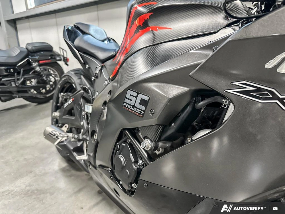 2022 Kawasaki Zx10r alt