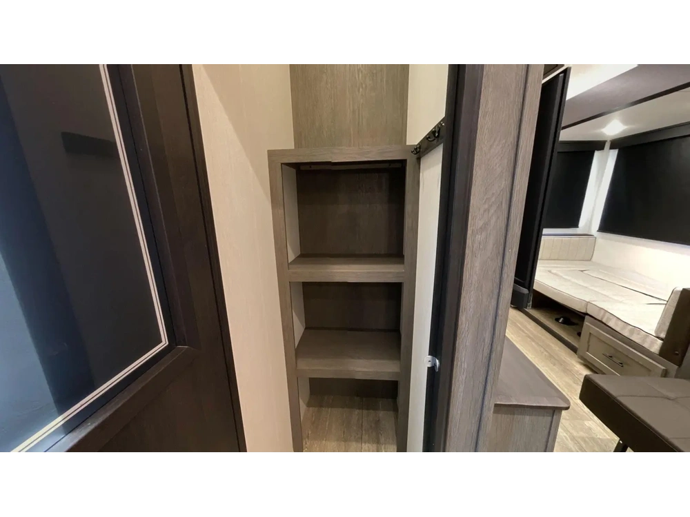 2025 Arctic Wolf 287bh alt