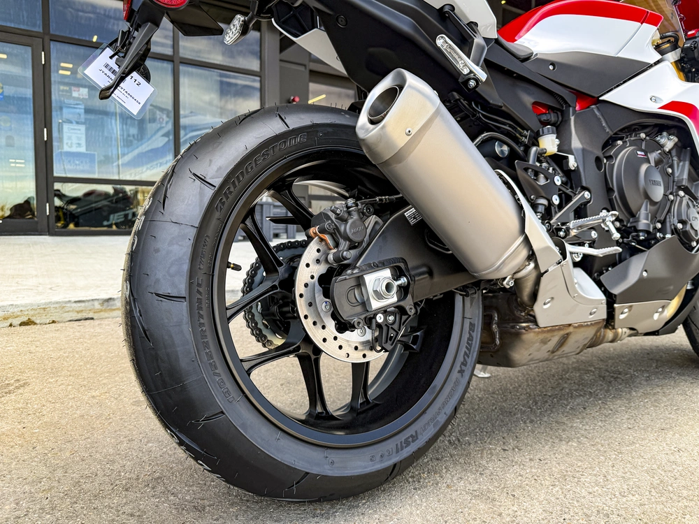2026 Yamaha R1 alt