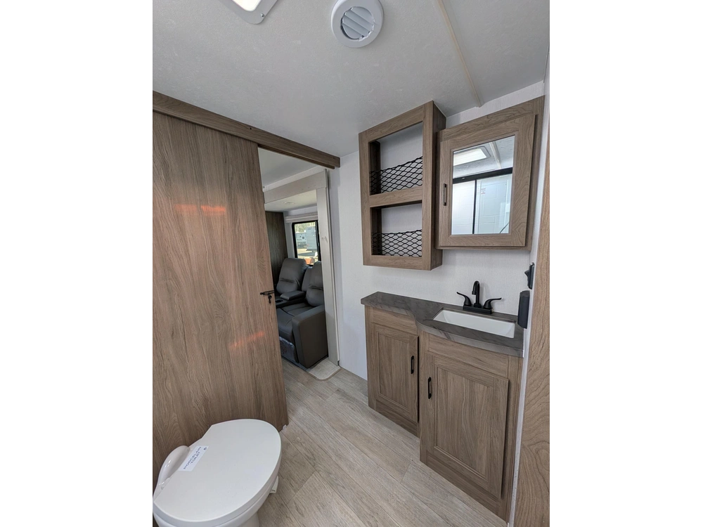 Coachmen Freedom Express 258bhs 2026 alt