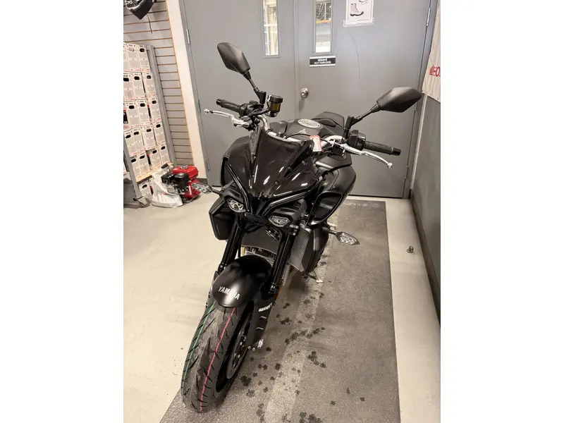 2026 Yamaha MT-10 MT-10 thumbnail 3