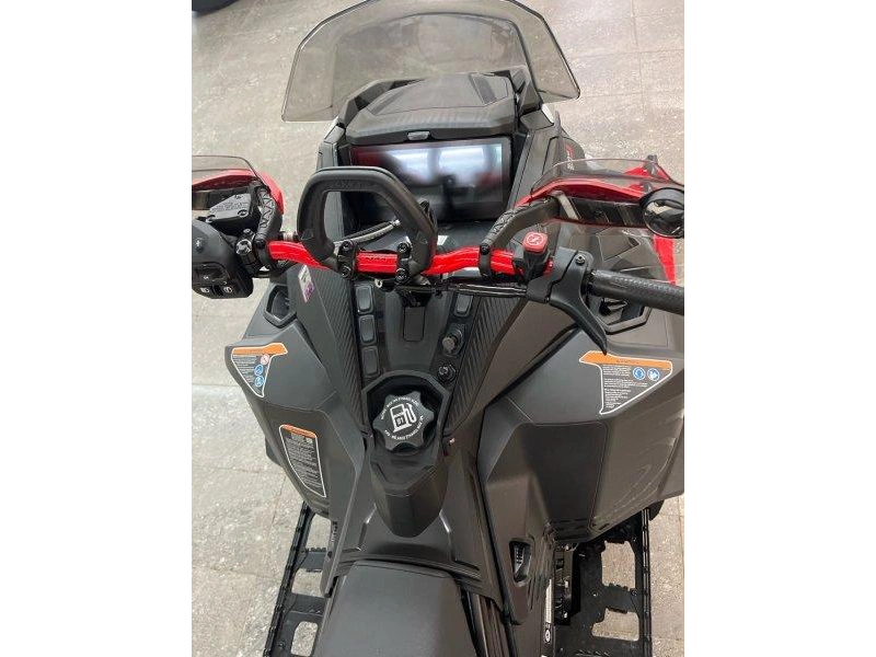 Lynx Brutal Re 15'' 900 Ace Turbo R Powdermax 2.5'' E.s. W/ 10.25'' Touchscreen 2026 alt