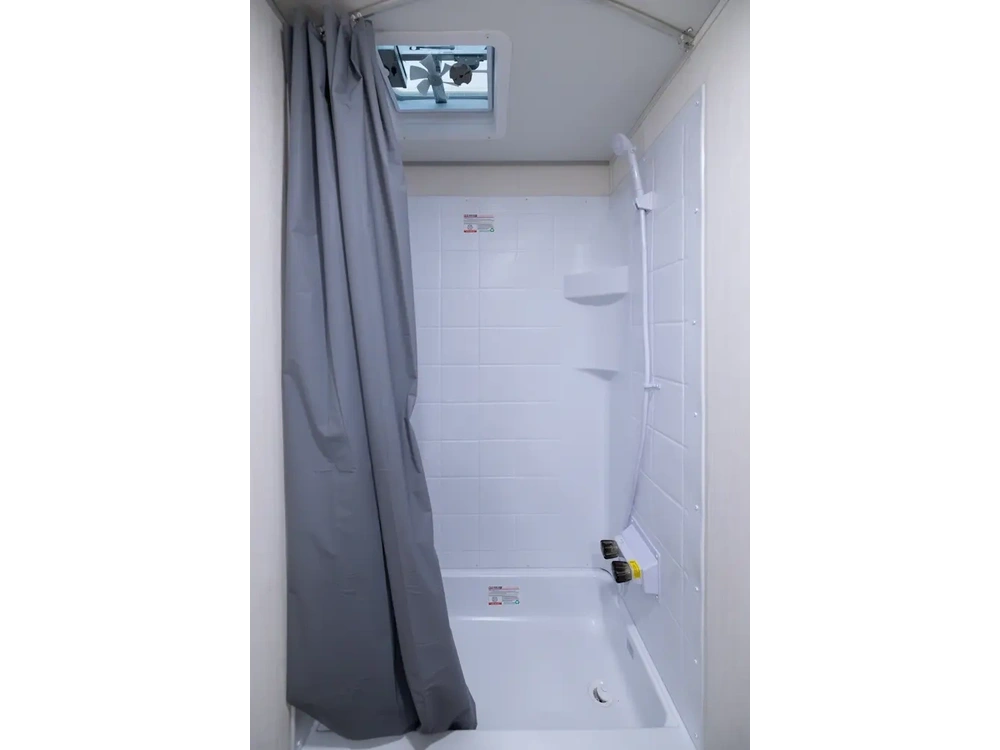 Cherokee 16fqw Wolf Pup 2026 alt