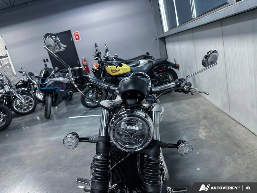 2024 Triumph 1200 Stealth alt