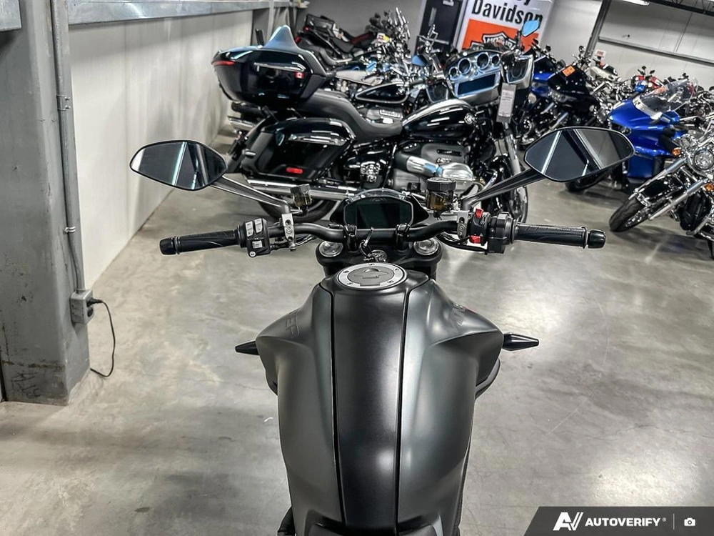 2022 Ducati Monster alt