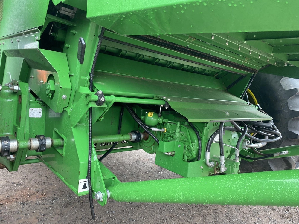 2023 John Deere T670 alt