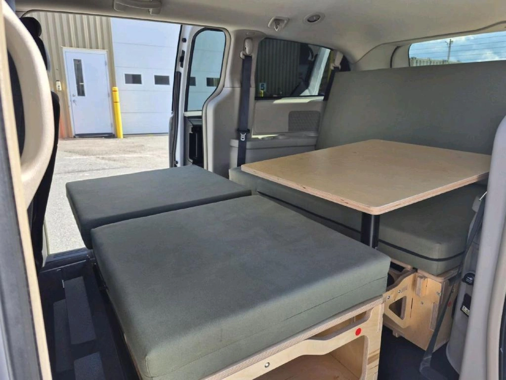 Dodge Grand Caravane Crew Campeur 2016 alt