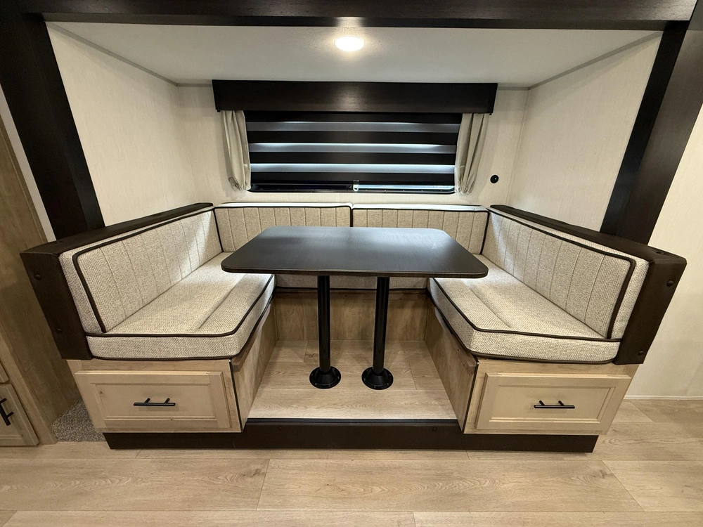 Cherokee 23dbh Grey Wolf 2026 alt