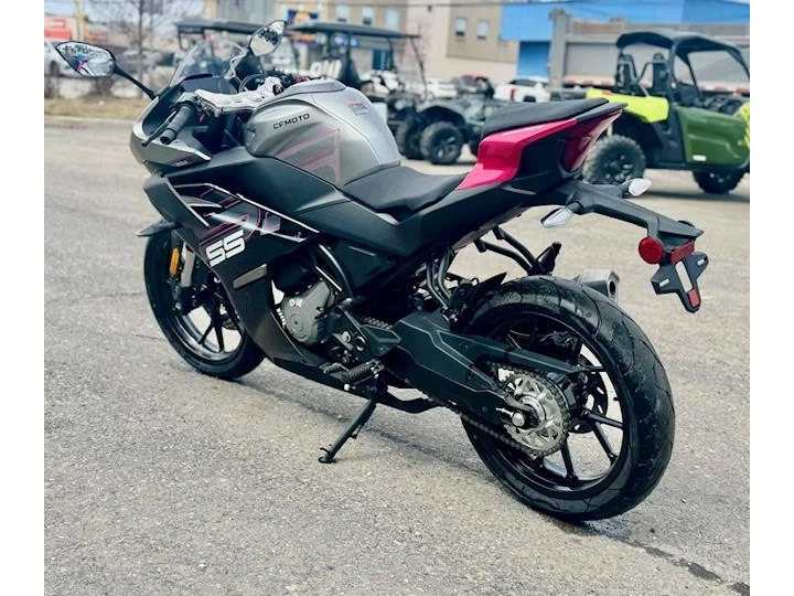 Cfmoto 300ss Rabais De 2,200$ 2024 alt