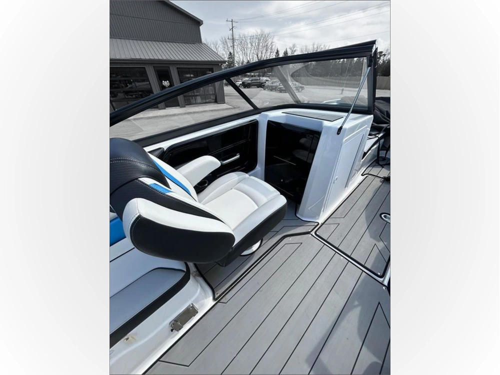 2019 Yamaha 212x alt