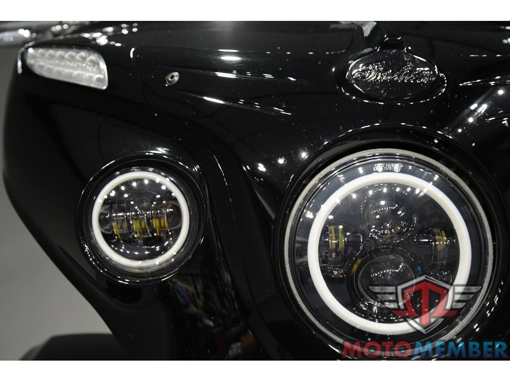 2017 Indian Motorcycle Roadmaster alt