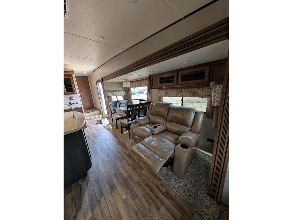 Coachmen Chaparral 30rls 2019 alt