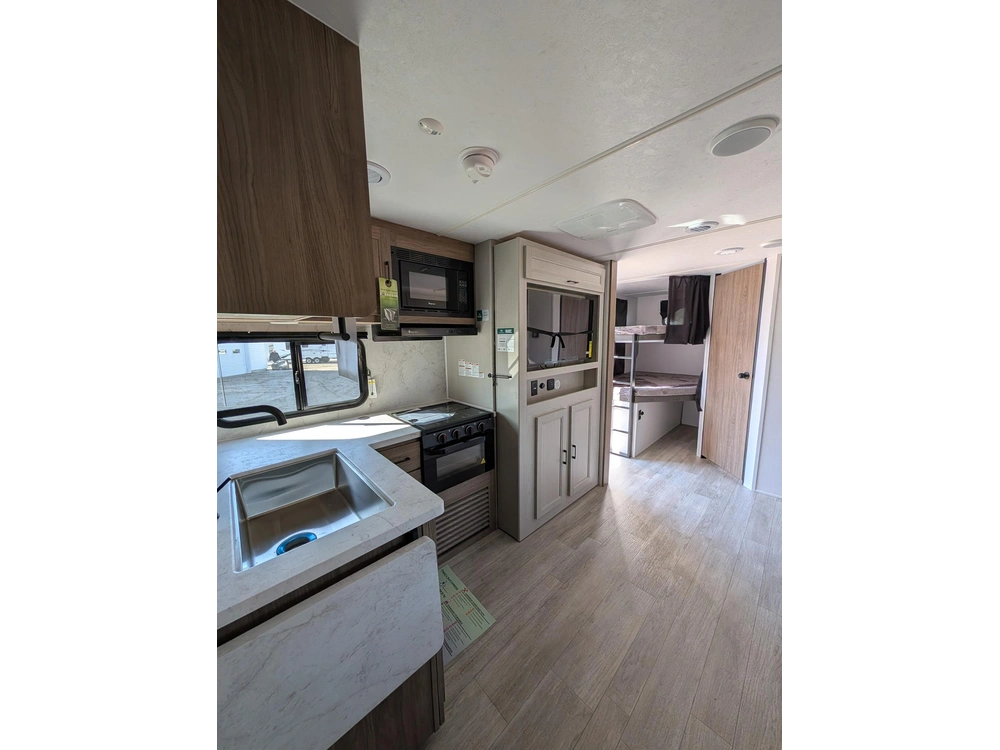 Coachmen Freedom Express Ultra Lite 245rks 2026 alt