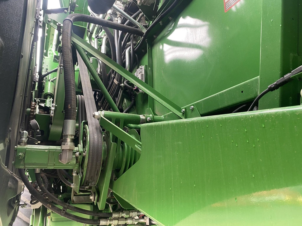 2023 John Deere T670 alt