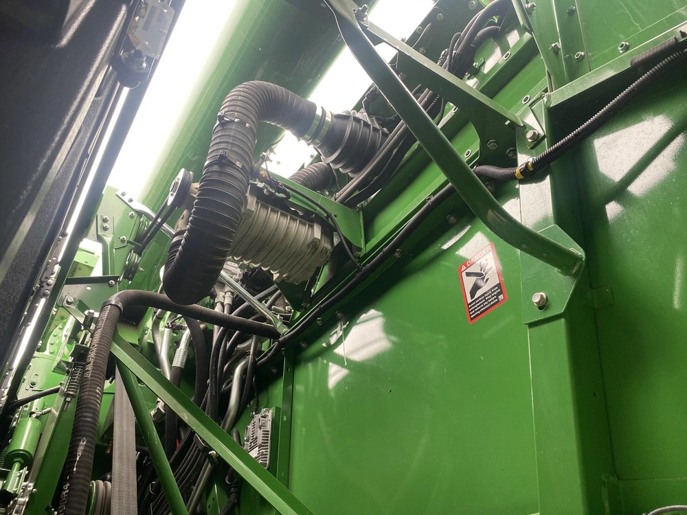 2023 John Deere T670 alt